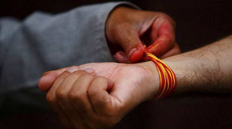 Kalawa, Kalava, Kalawa pahanane ka niyam, wrist slogan, mouli, rakshasutra, hindu dharma, kalava rules, religious importance of kalawa, significance of kalava, history related to kalava, rules for wearing rakshasutra, rules for wearing kalava, how to tie kalava, when should change kalava, how to tie rakshasutra, कलावा, कलाई नारा, मौली, रक्षासूत्र, रक्षासूत्र पहनने का नियम, कलावा पहनने का नियम, कैसे बांधे कलावा, कब बदलना चाहिए कलावा, कैसे बांधे रक्षासूत्र