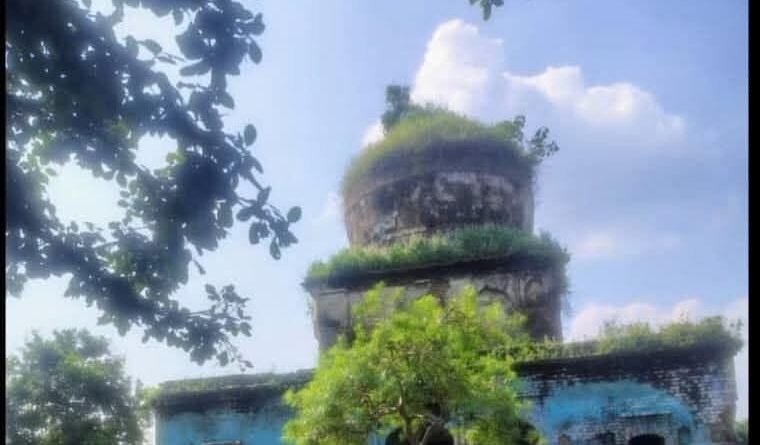 बाराबंकी में सैकड़ों साल पुराना शिव मंदिर बदहाल, दीवारें गिरने लगीं; ग्रामीणों ने की जीर्णोद्धार की मांग