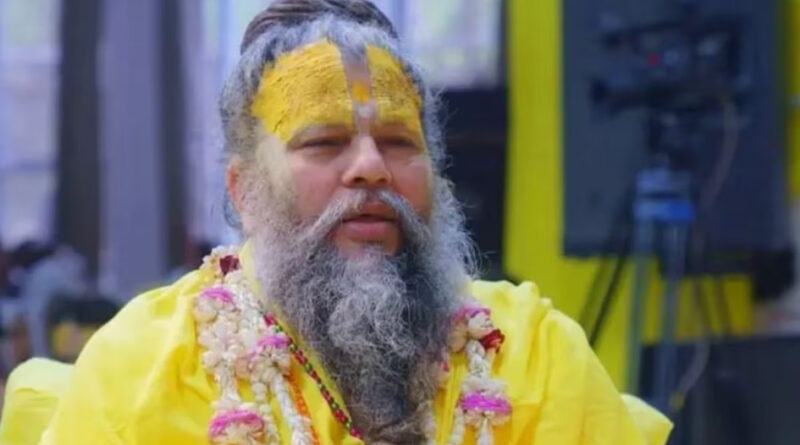 प्रेमानंद महाराज के आश्रम के बाहर लापता युवक के परिजनों का धरना, पिता बोले- बेटा नहीं मिला तो परिवार संग दे दूंगा जान