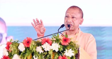 रात में जगमगाते बाजारों की रोशनी व्यापारी के विश्वास का प्रतीक, यूपी में बदला माहौल: सीएम योगी