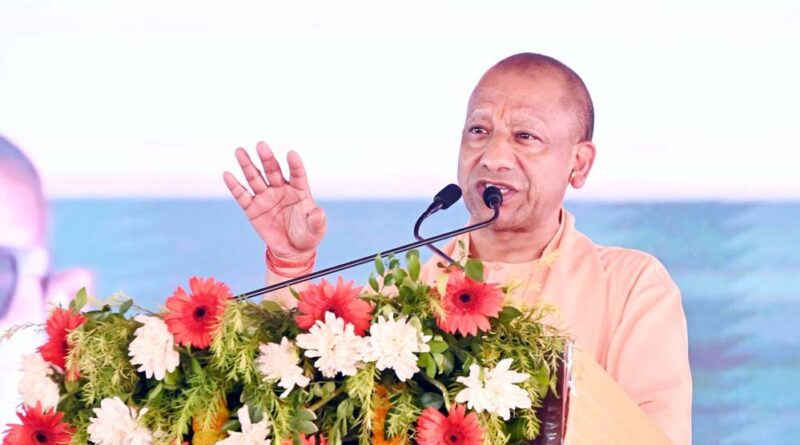 रात में जगमगाते बाजारों की रोशनी व्यापारी के विश्वास का प्रतीक, यूपी में बदला माहौल: सीएम योगी